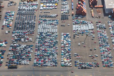 Wagens op terminal roro AET luchtfoto