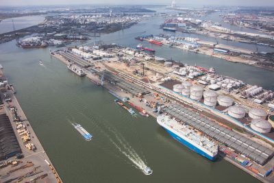 chemie schip antwerpse haven luchtfoto