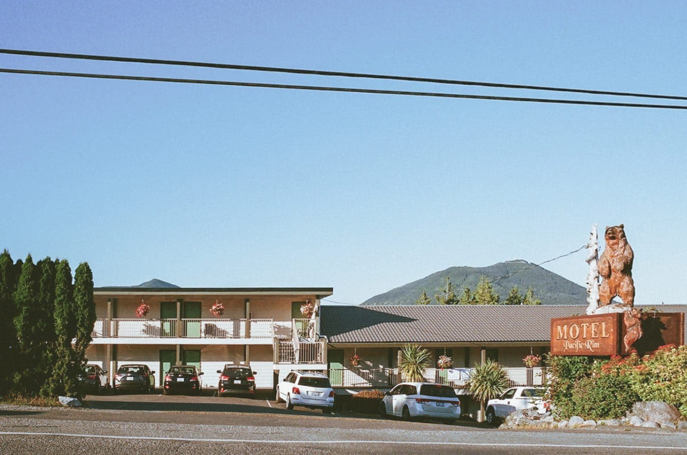 photo series on motels in Canada by Sacha Jennis